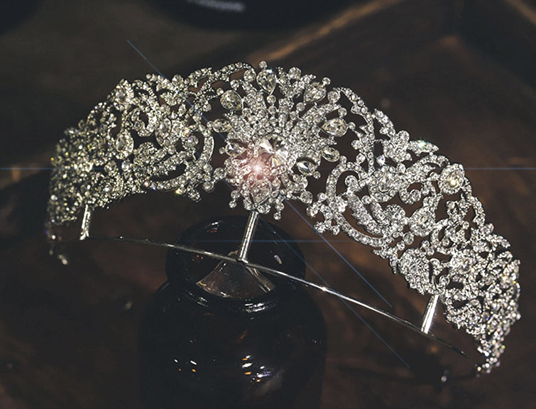 NIRRI- European Crystal Bridal, Festival Crown With Leaf Design in Silver.